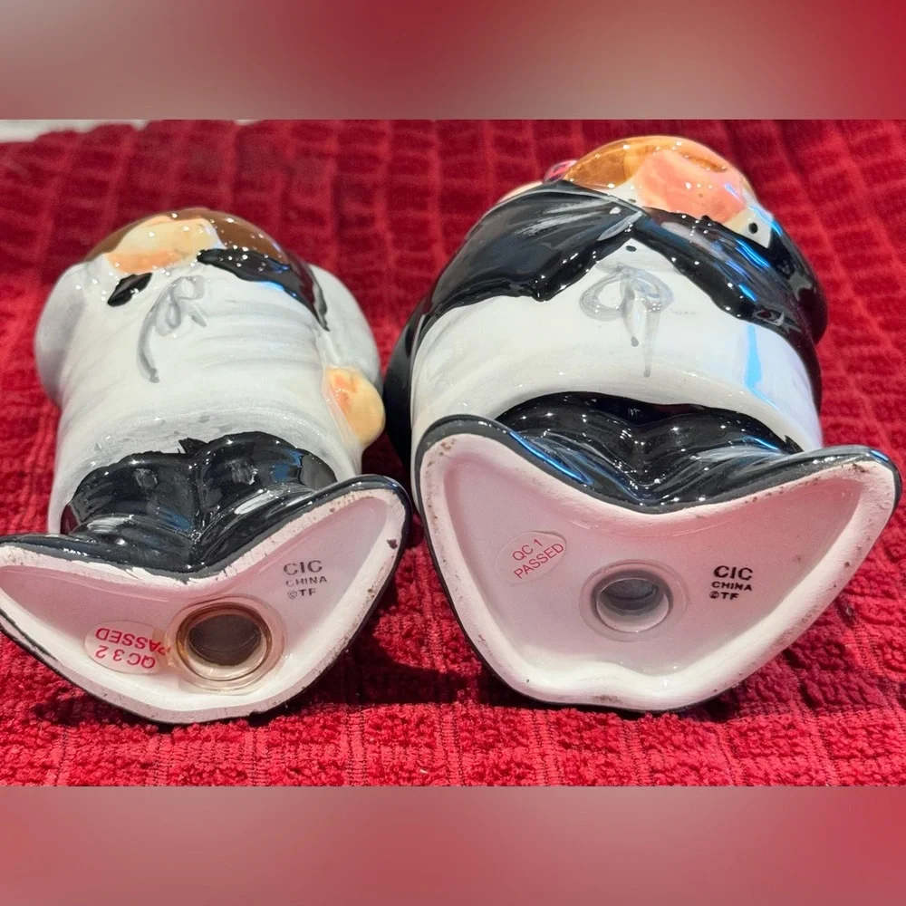 Never used “Dinner is Served” Butler Salt & Pepper Shakers Collectible Kitchen - Picture 4 of 4